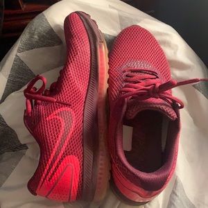 Sz 9.5 women’s Nike running sneakers.
